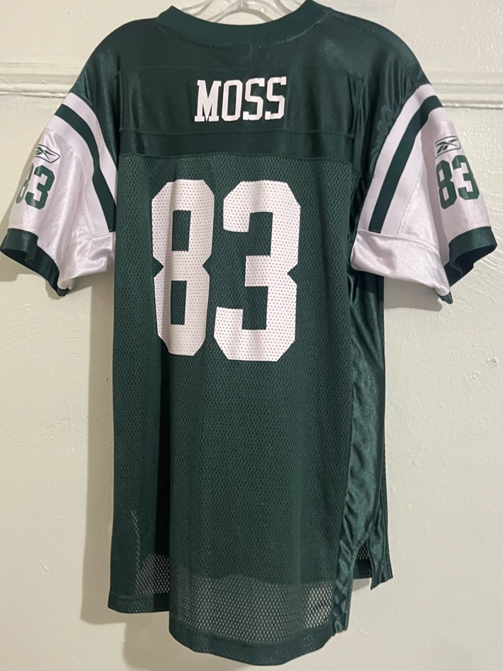 Vintage Reebok New York Jets Football Jersey Featuring Santana Moss. - Picture 2 of 7